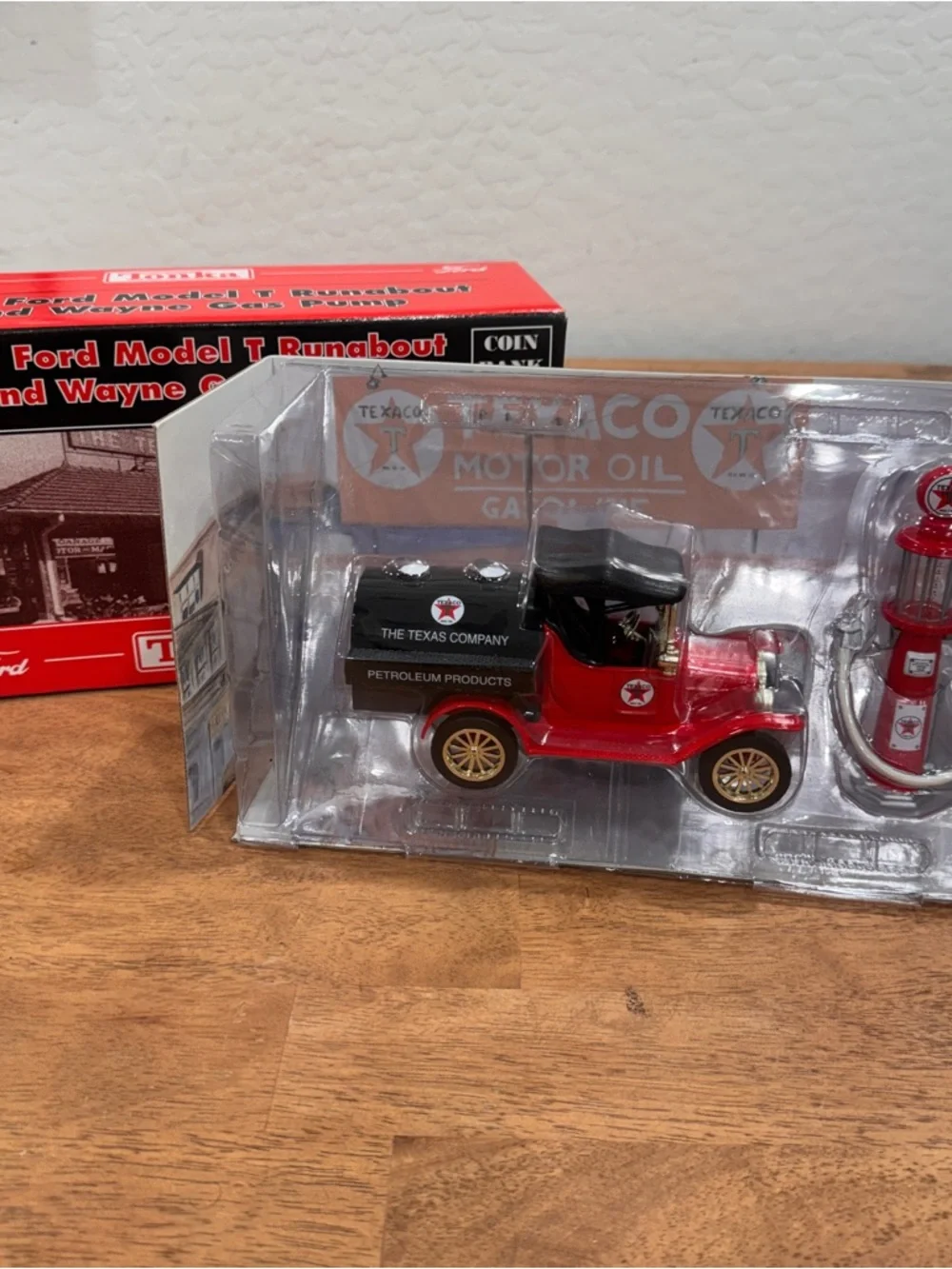 Vintage Tonka 1918 Ford Model T Runabout Wayne Gas Pump Coin Bank New